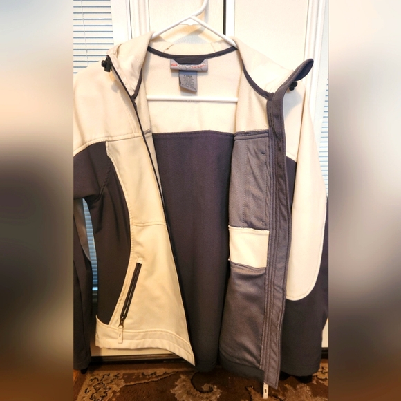 Free Country Women's Softshell Jacket - Picture 4 of 7